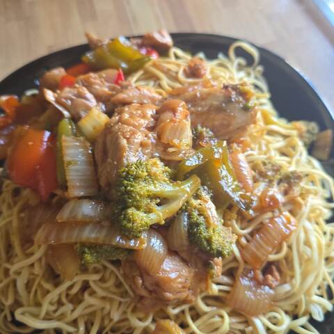 Tallarín saltado